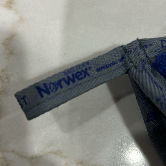 Norwex Limited Edition Dusting Mitt - Picture 3 of 4